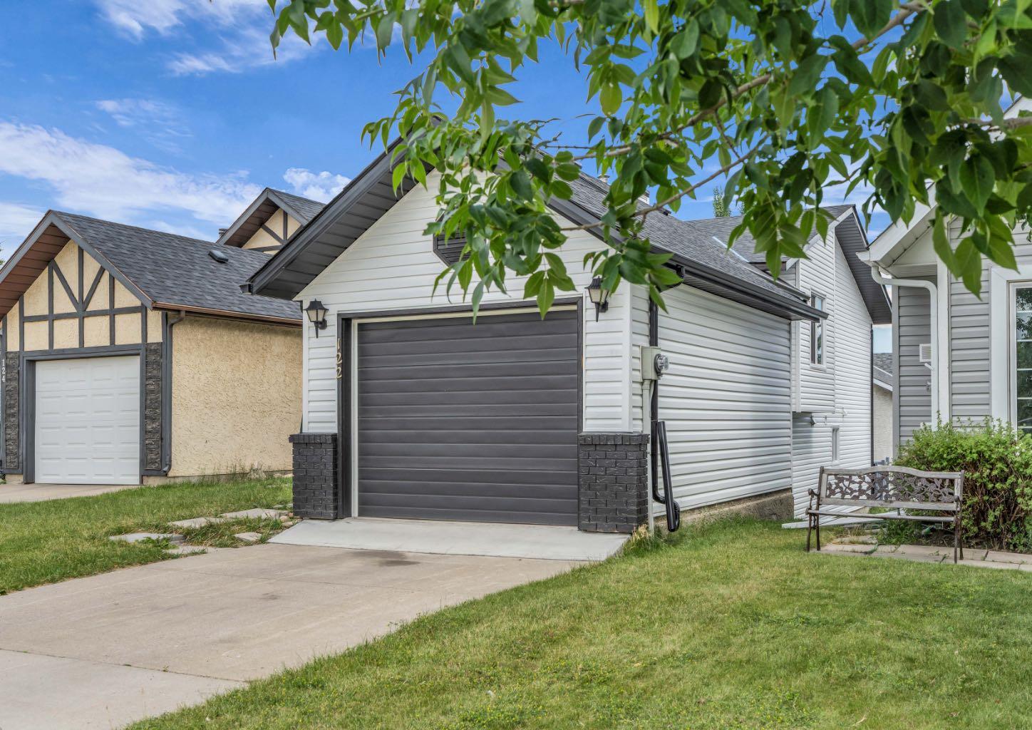 122 Sandstone Drive NW