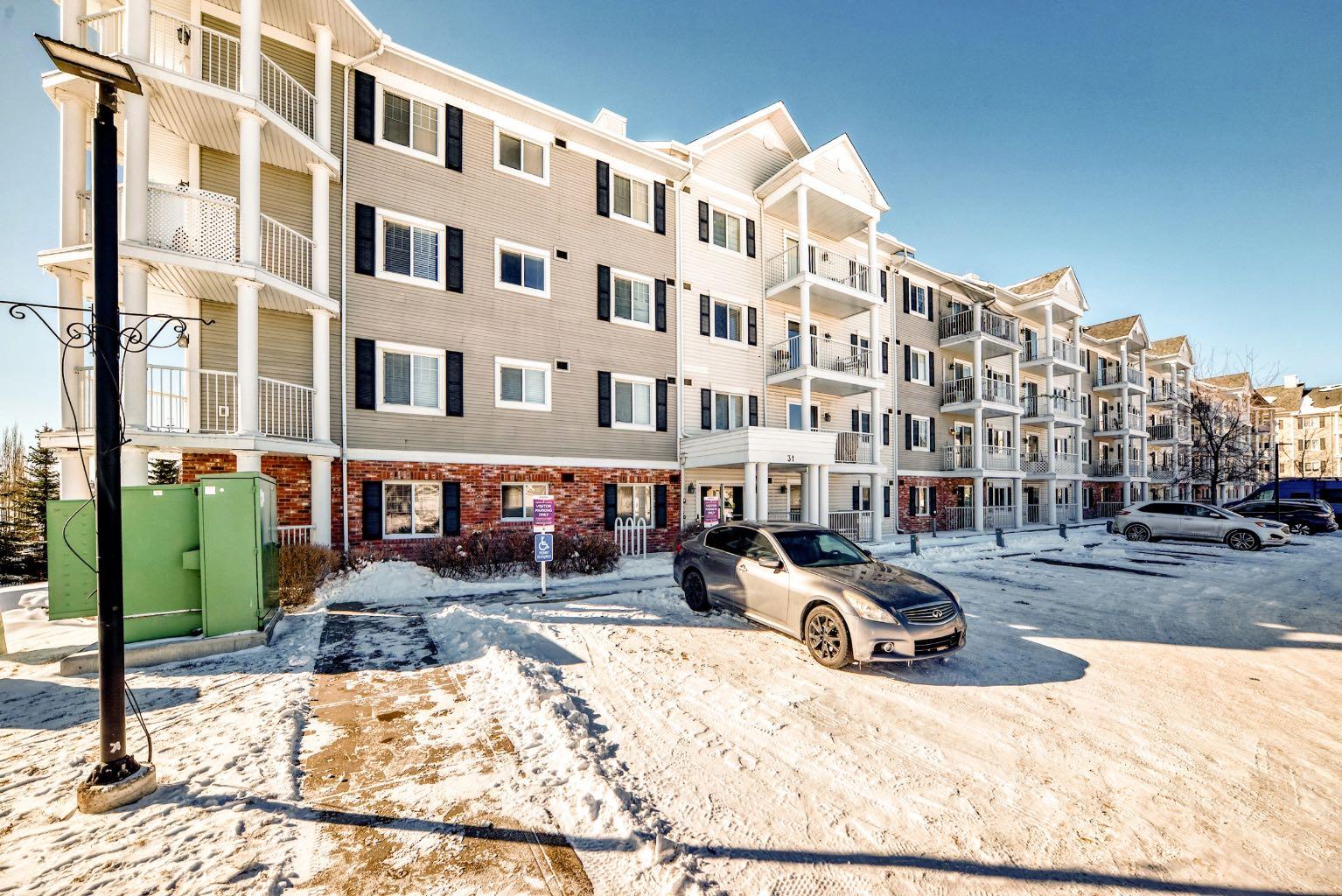 31 Country Village Manor NE 4216