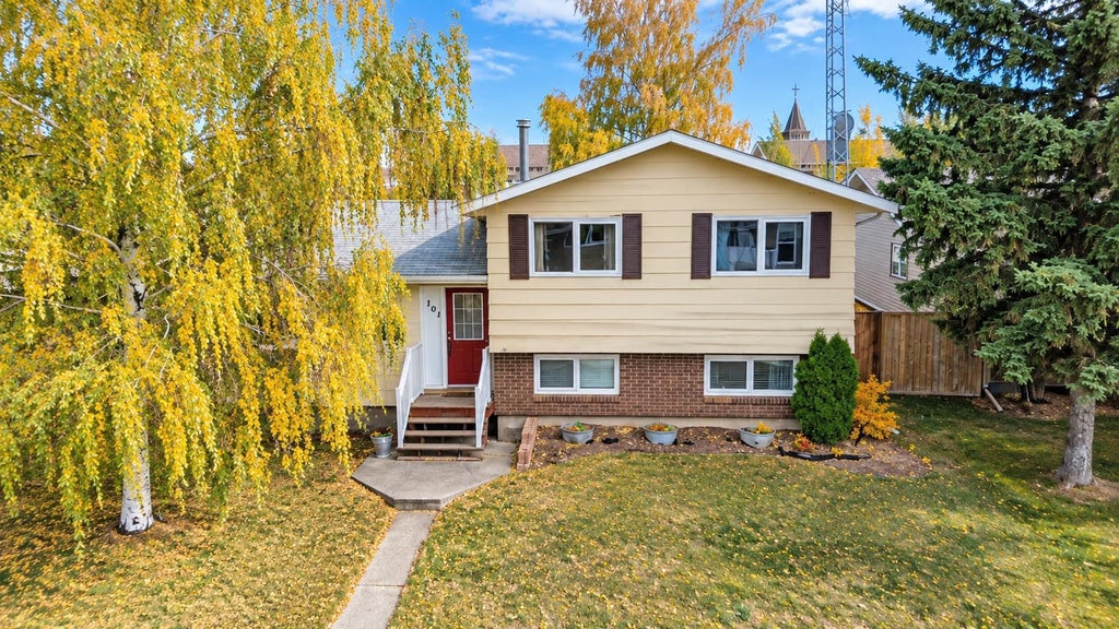 Photo of 101 Shacker Crescent, Hanna, AB T0J 1P0 (MLS # A2351788)