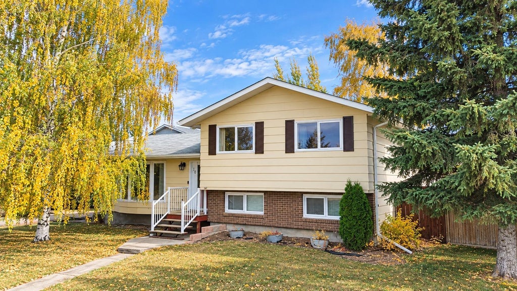 Photo of 101 Shacker Crescent, Hanna, AB T0J 1P0 (MLS # A2351788)