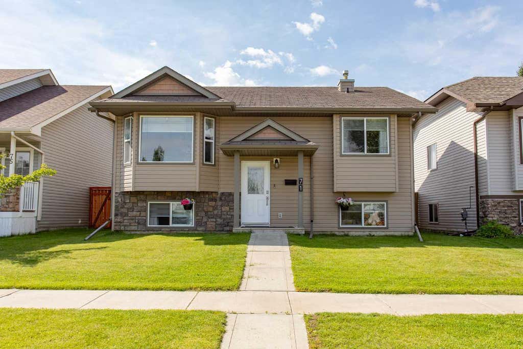 Photo of 71 Vanier Drive, Red Deer, AB T4R 0G3 (MLS # A2327845)