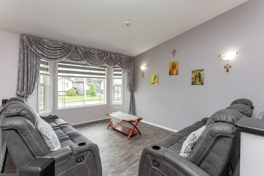 Photo of 71 Vanier Drive, Red Deer, AB T4R 0G3 (MLS # A2327845)