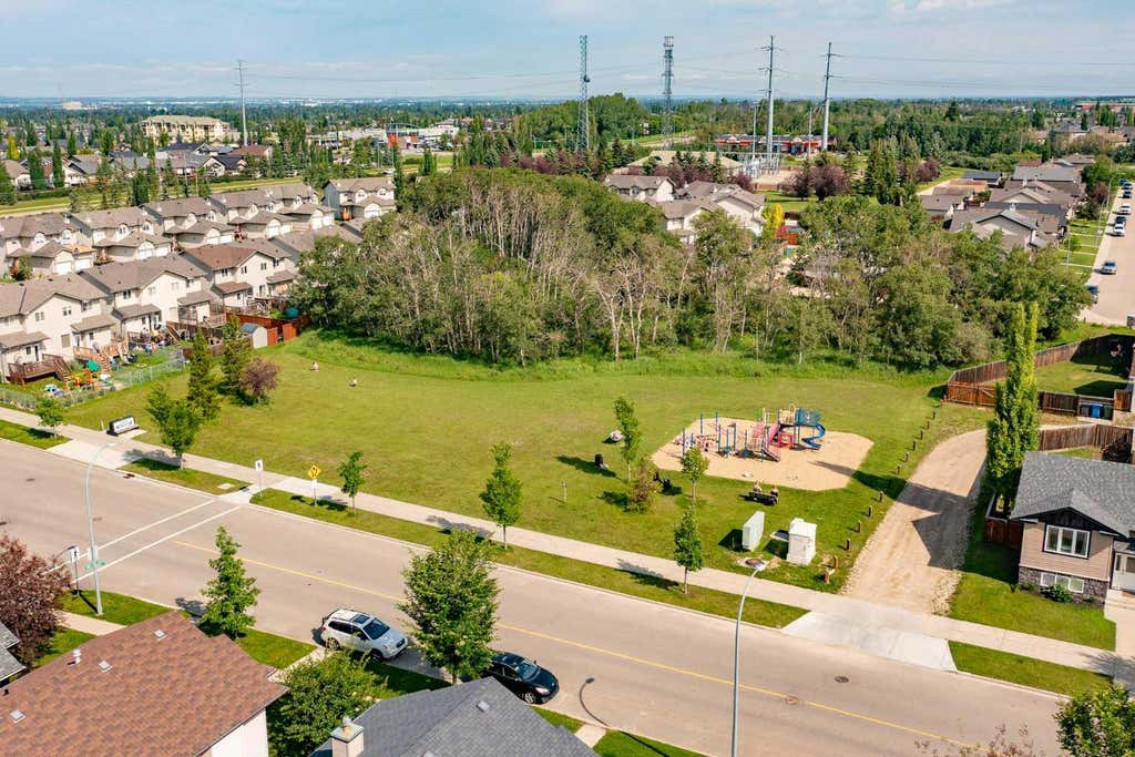Photo of 71 Vanier Drive, Red Deer, AB T4R 0G3 (MLS # A2327845)