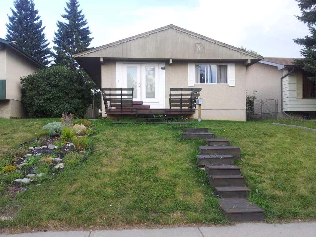Photo of 3256 Doverville Crescent SE, Calgary, AB T2B 1T9 (MLS # A2318464)