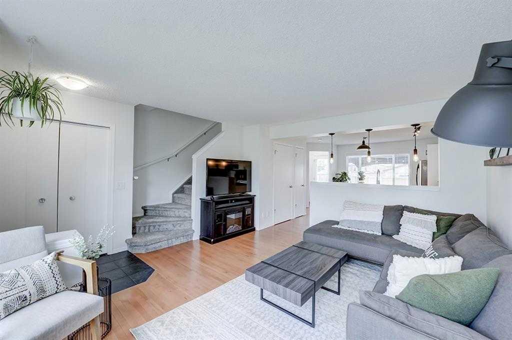 12 Elgin Meadows View SE