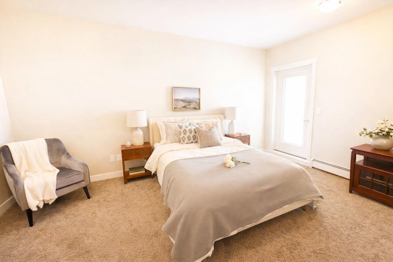 499 Meadowlake Court E 406