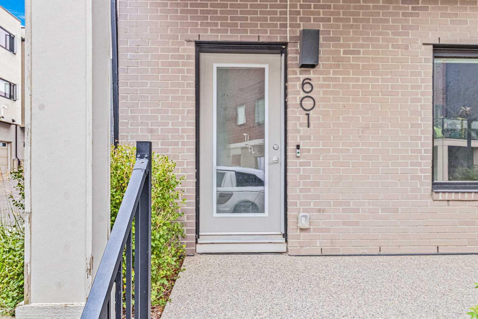 218 Sherwood Square NW 601