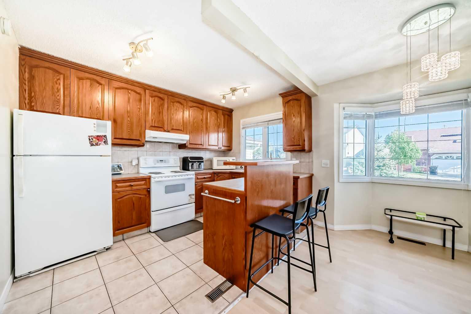 31 Castleglen Crescent NE