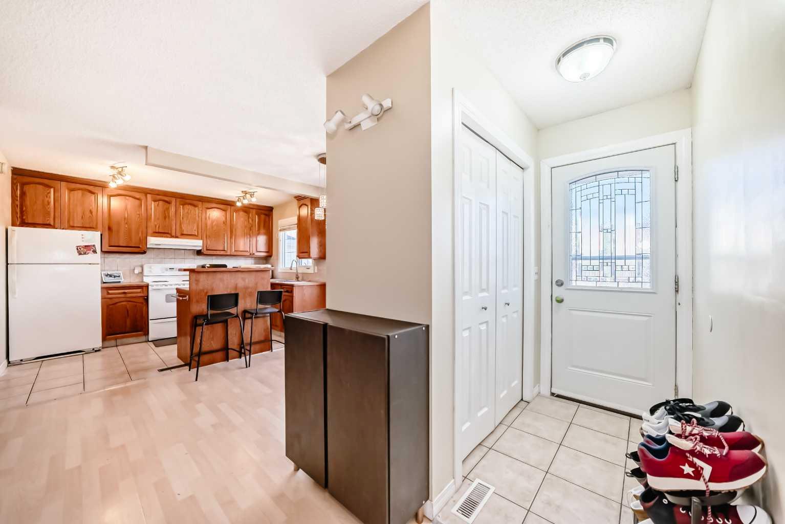 31 Castleglen Crescent NE