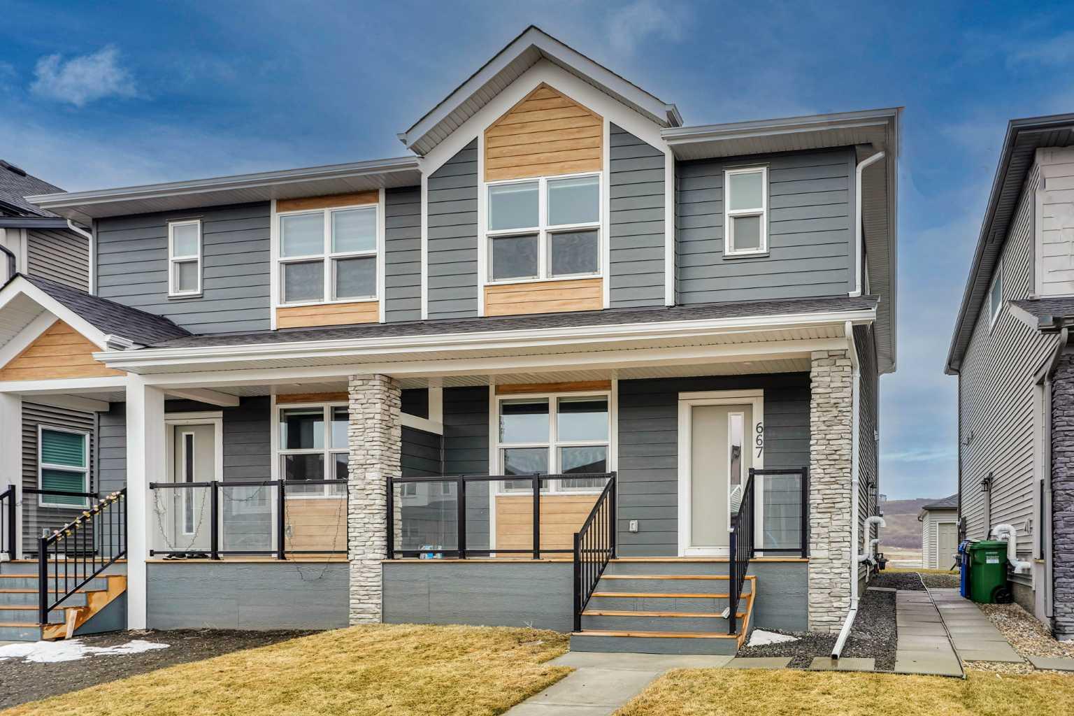 667 Wolf Willow Boulevard SE