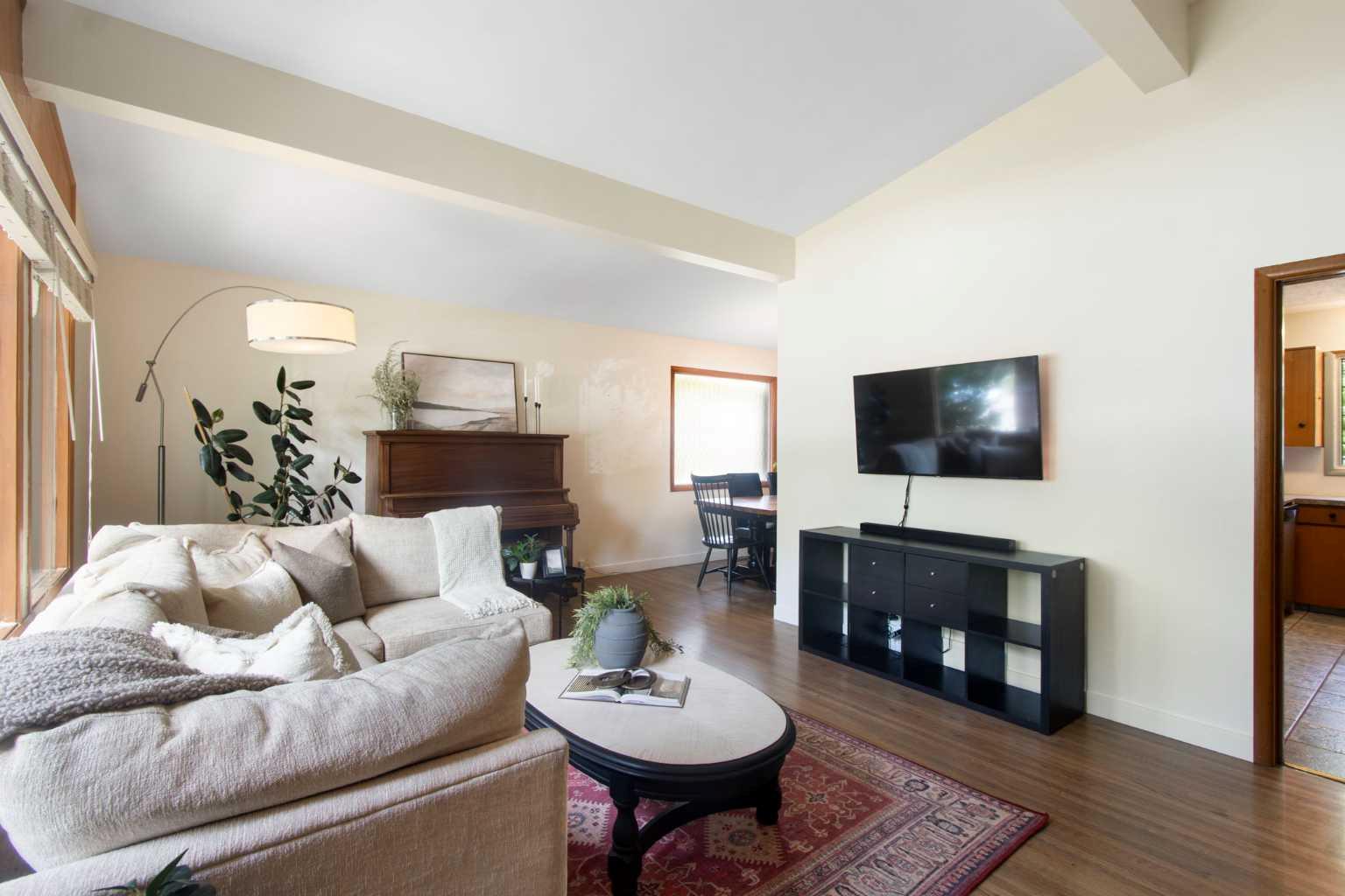 1948 Cottonwood Crescent SE