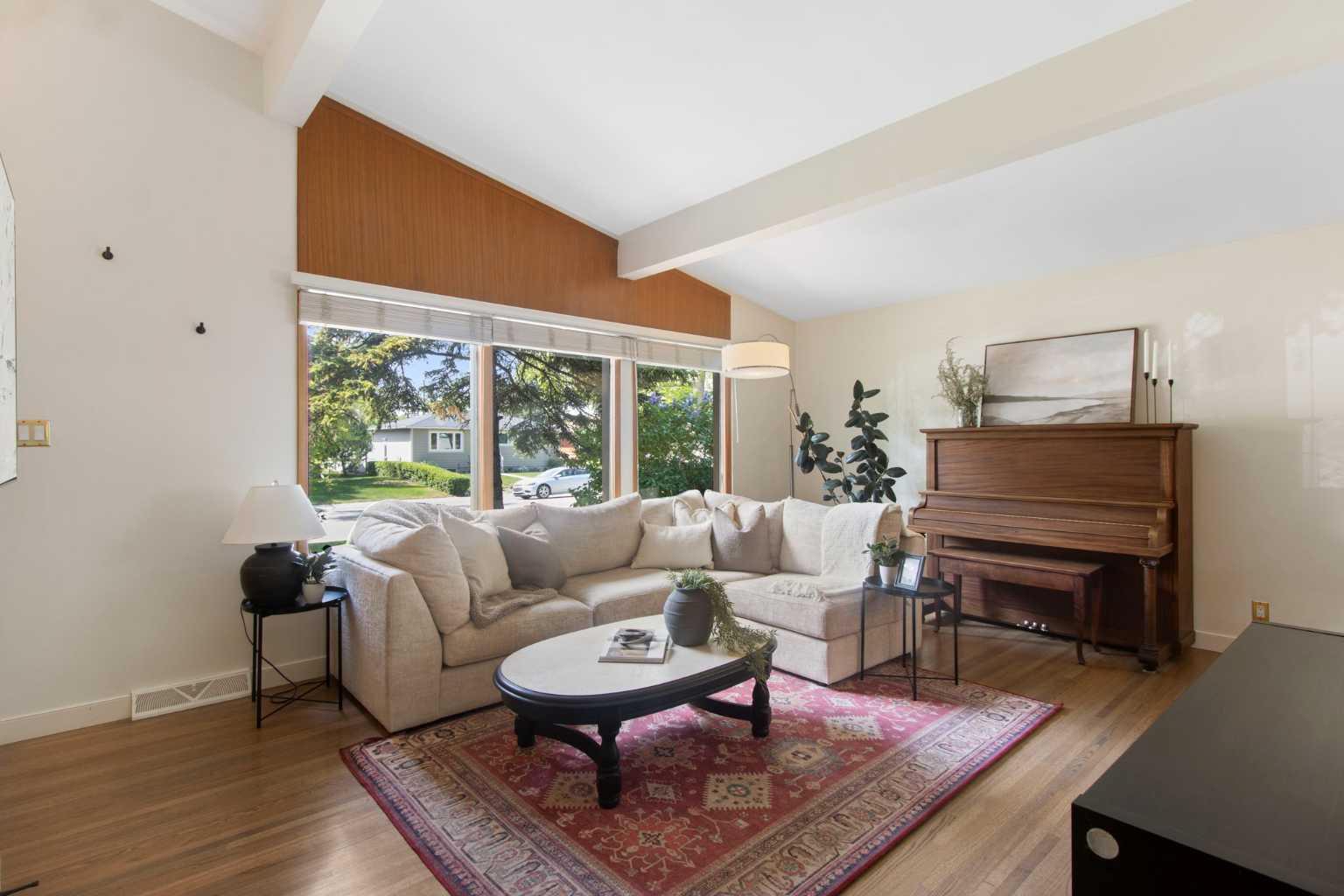 1948 Cottonwood Crescent SE