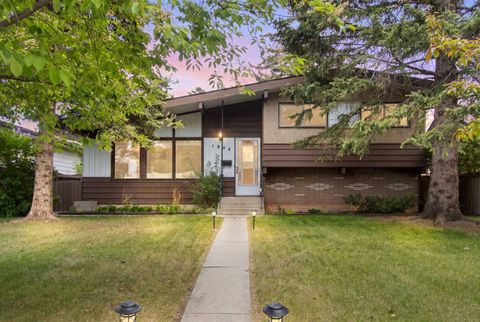 Photo of 1948 Cottonwood Crescent SE, Calgary, AB T2B 1P6 (MLS # A2316316)