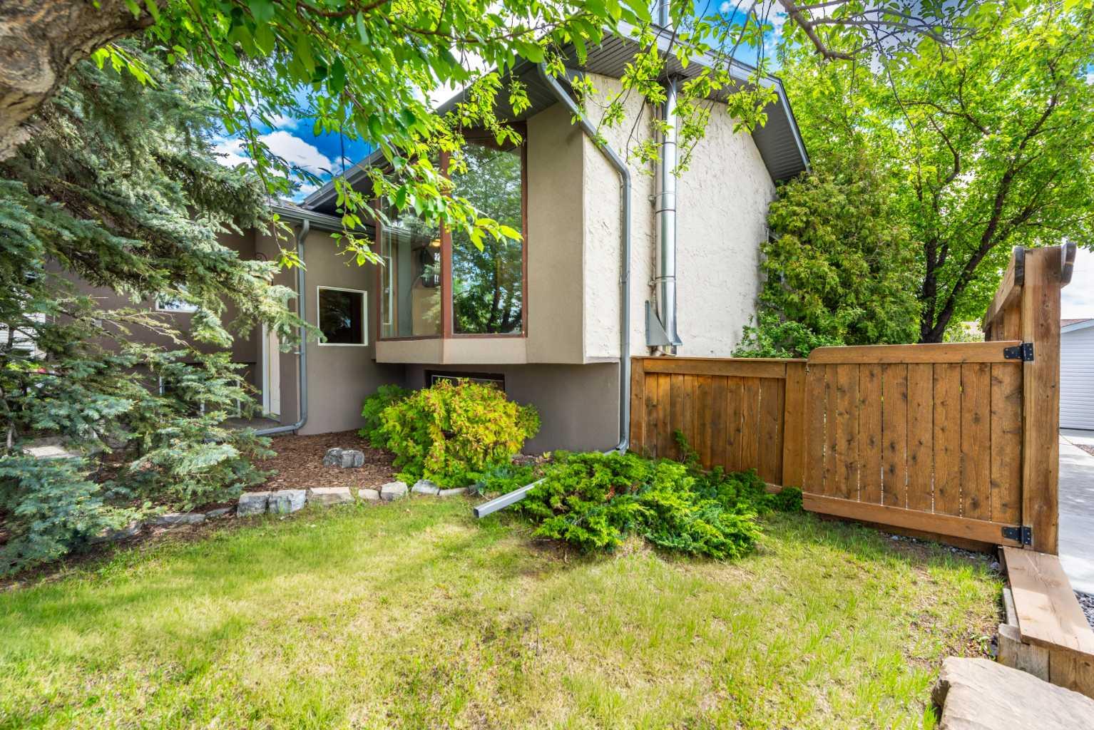 16 Rundleson Way NE