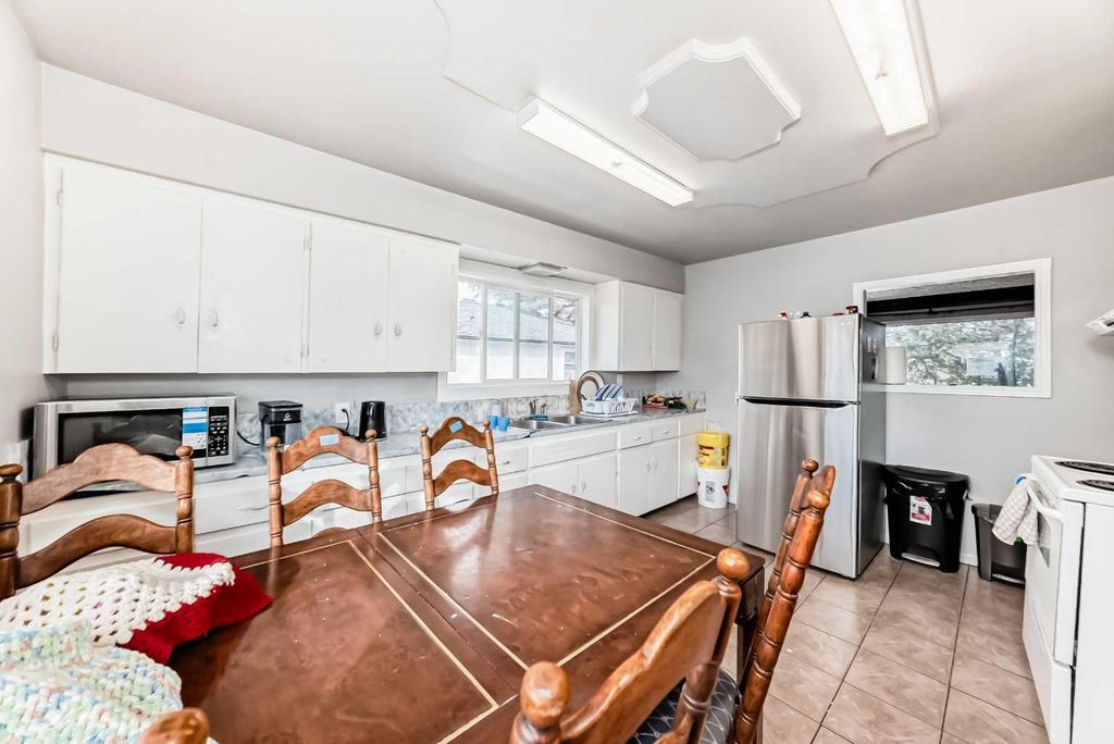 Photo of 2517 36 Street SE, Calgary, AB T2B 0Y2 (MLS # A2293398)