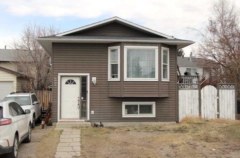 Photo of 52 Fallingworth Court, Calgary, AB T3J 1G4 (MLS # A2290012)
