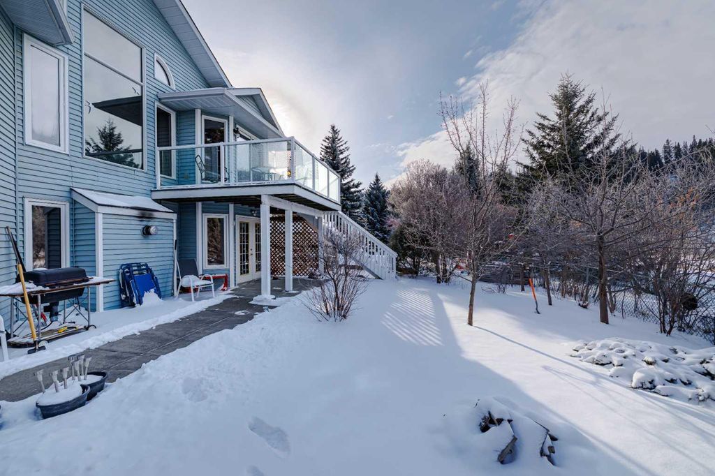 Photo of 70 Riverview Circle, Cochrane, AB T4C 1K3 (MLS # A2292705)