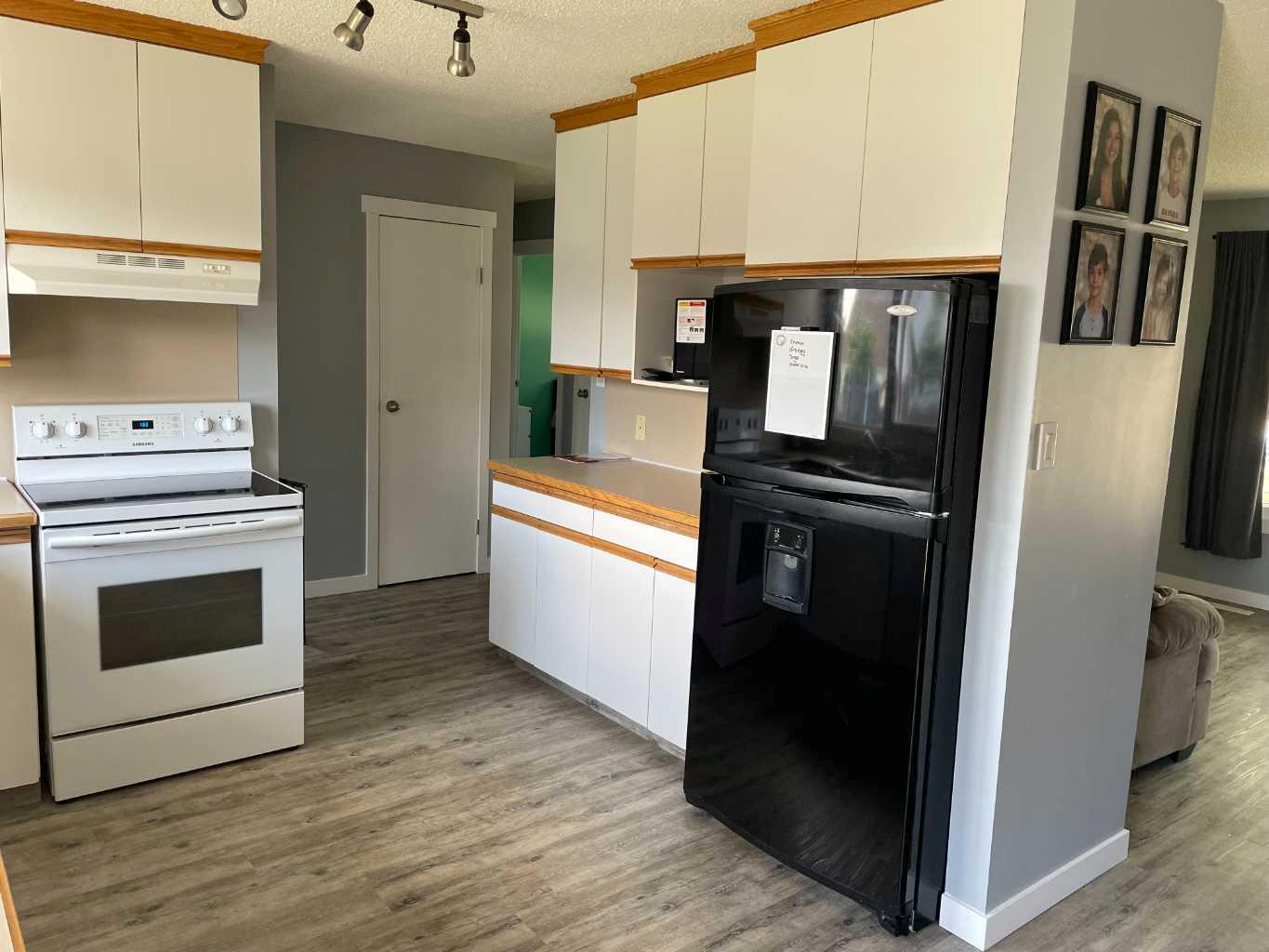 10605 107 Street Close