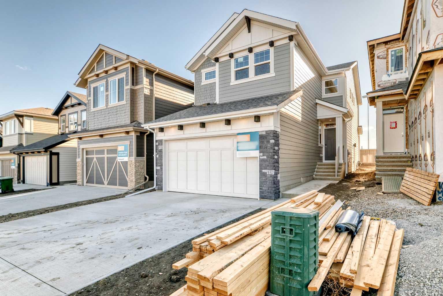 111 Mercado Crescent SE