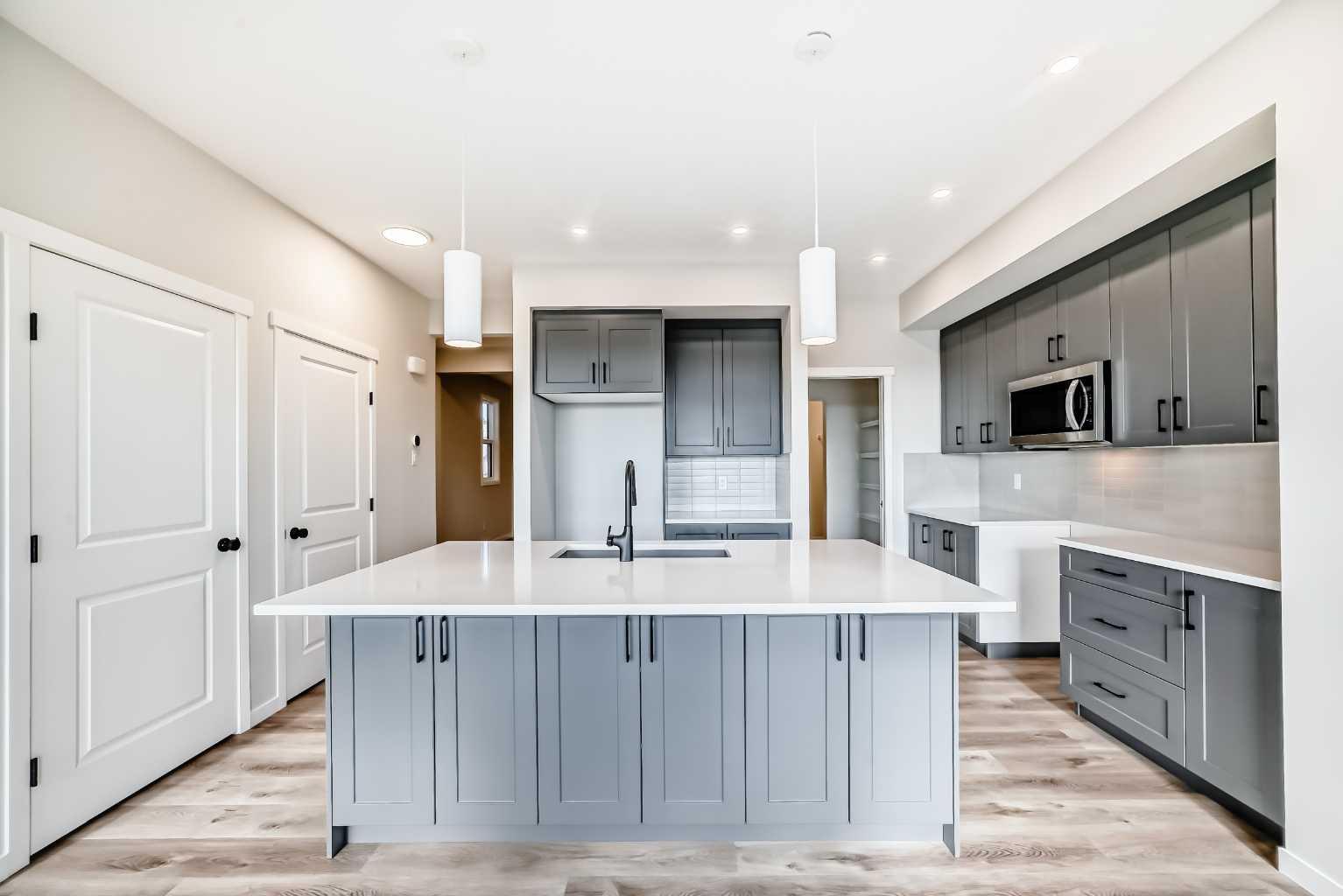 111 Mercado Crescent SE