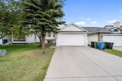 Photo of 358 Hawkstone Drive NW, Calgary, AB T3G 3T7 (MLS # A2330185)