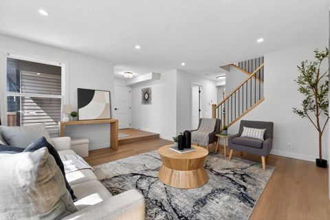 Photo of 40 Bernard Way NW, Calgary, AB T3K 2E9 (MLS # A2320138)