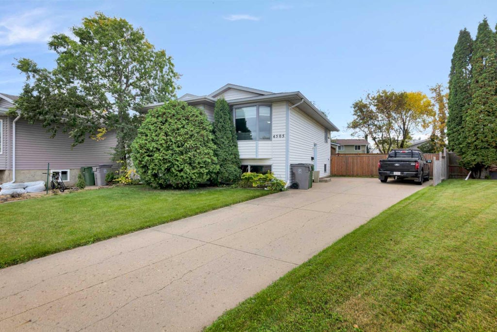 Photo of 4505 30A Street Close, Lloydminster, SK S9V 1X3 (MLS # A2347636)