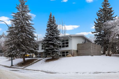 5804 Dalkeith Hill NW Calgary AB T3A 1G4