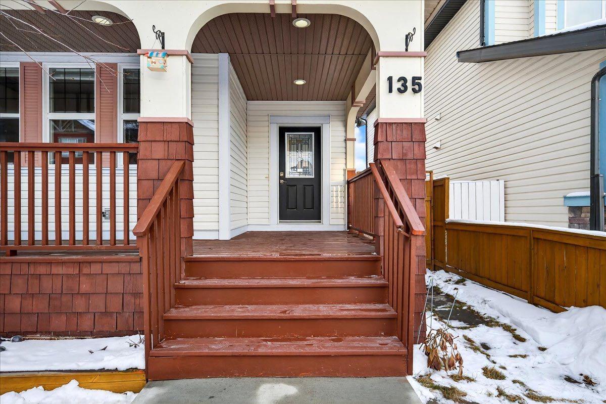 135 Skyview Springs Manor NE