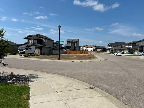 Photo of 14 Canyon Estates Lane W Ln, Lethbridge, AB T1K 5W7 (MLS # A2272385)