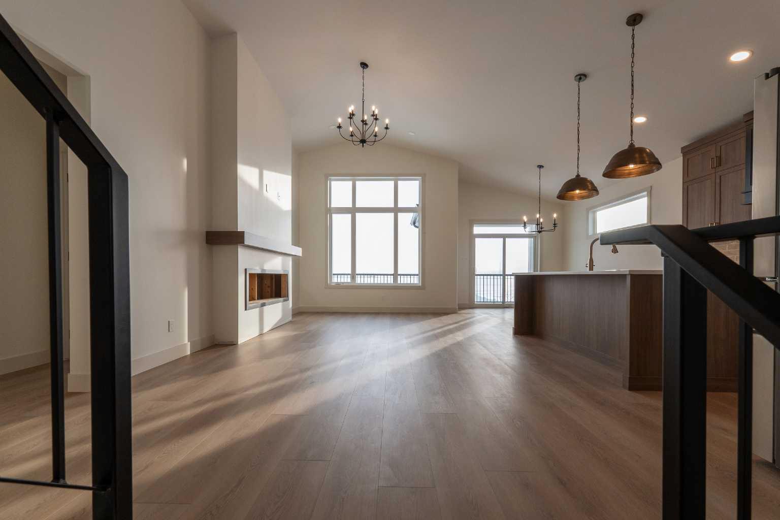 639 Sixmile Crescent S