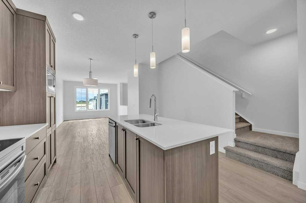 454 & 458 Carringvue Grove