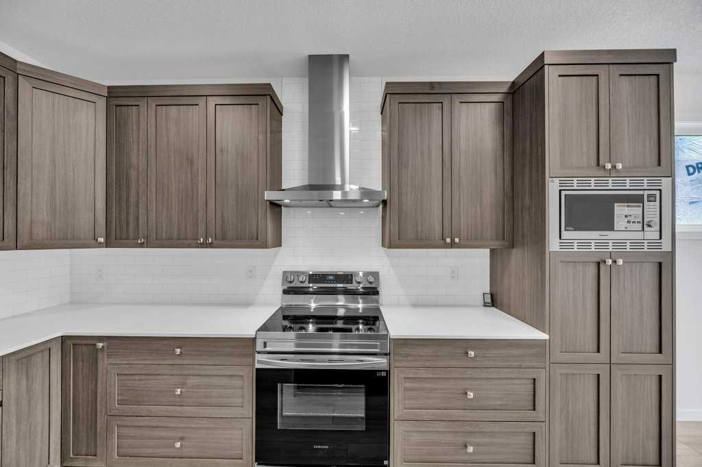 454 & 458 Carringvue Grove
