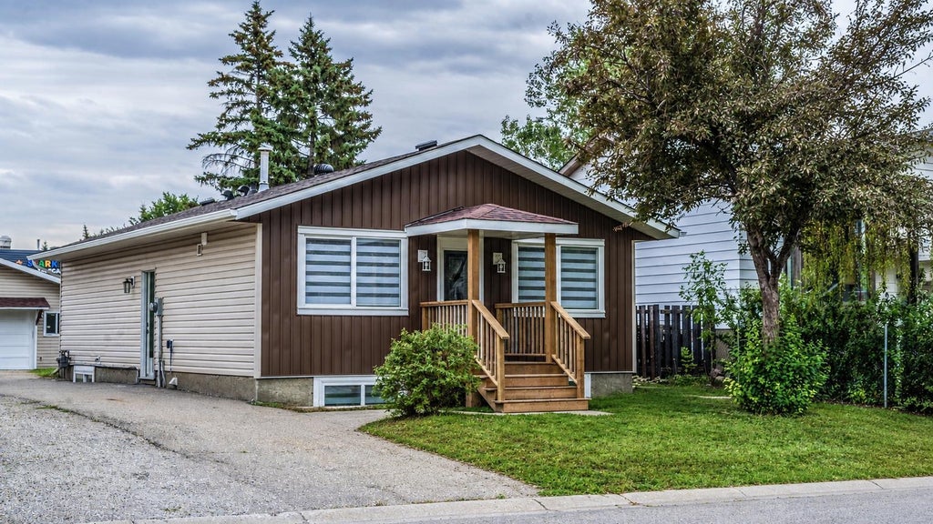 Photo of 48 Doverglen Crescent SE, Calgary, AB T2B 2P6 (MLS # A2352903)