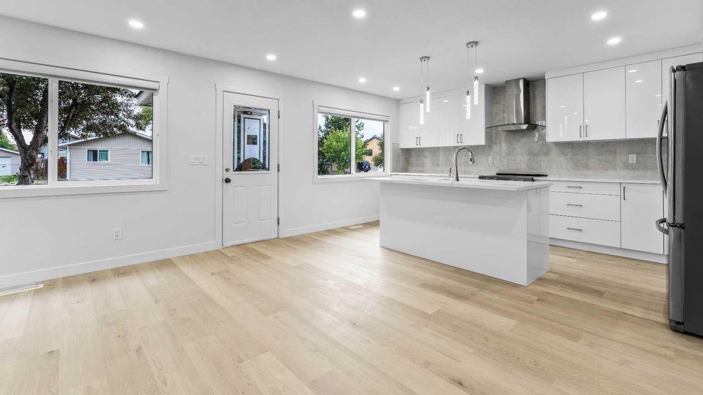 Photo of 48 Doverglen Crescent SE, Calgary, AB T2B 2P6 (MLS # A2352903)