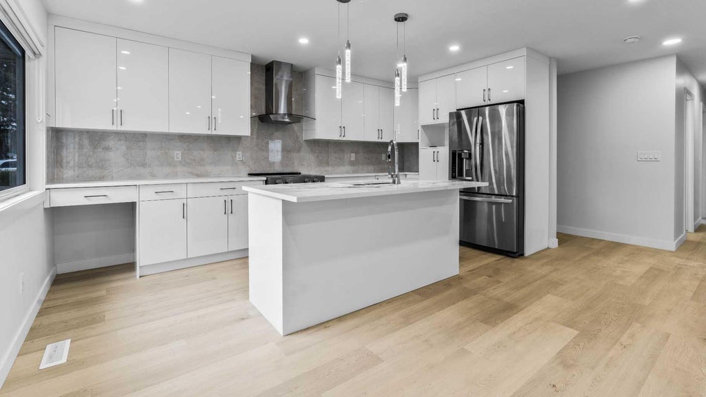 Photo of 48 Doverglen Crescent SE, Calgary, AB T2B 2P6 (MLS # A2352903)