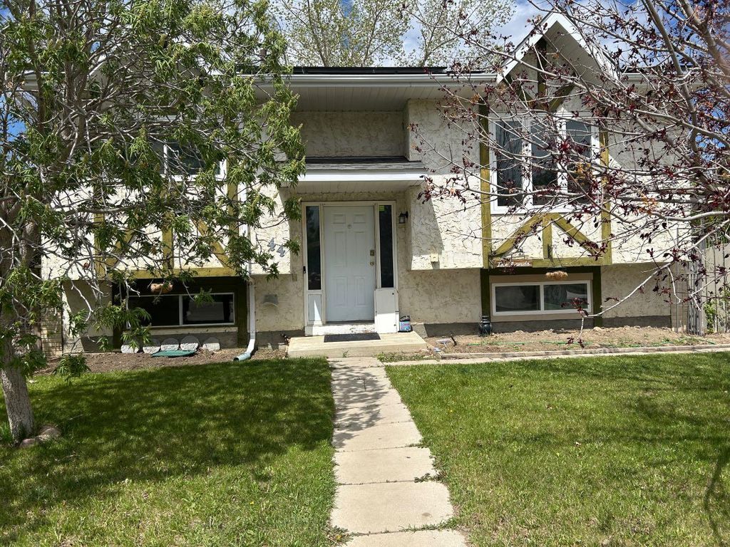 Photo of 44 Wildrose Crescent W, Brooks, AB T1R 0A4 (MLS # A2283220)