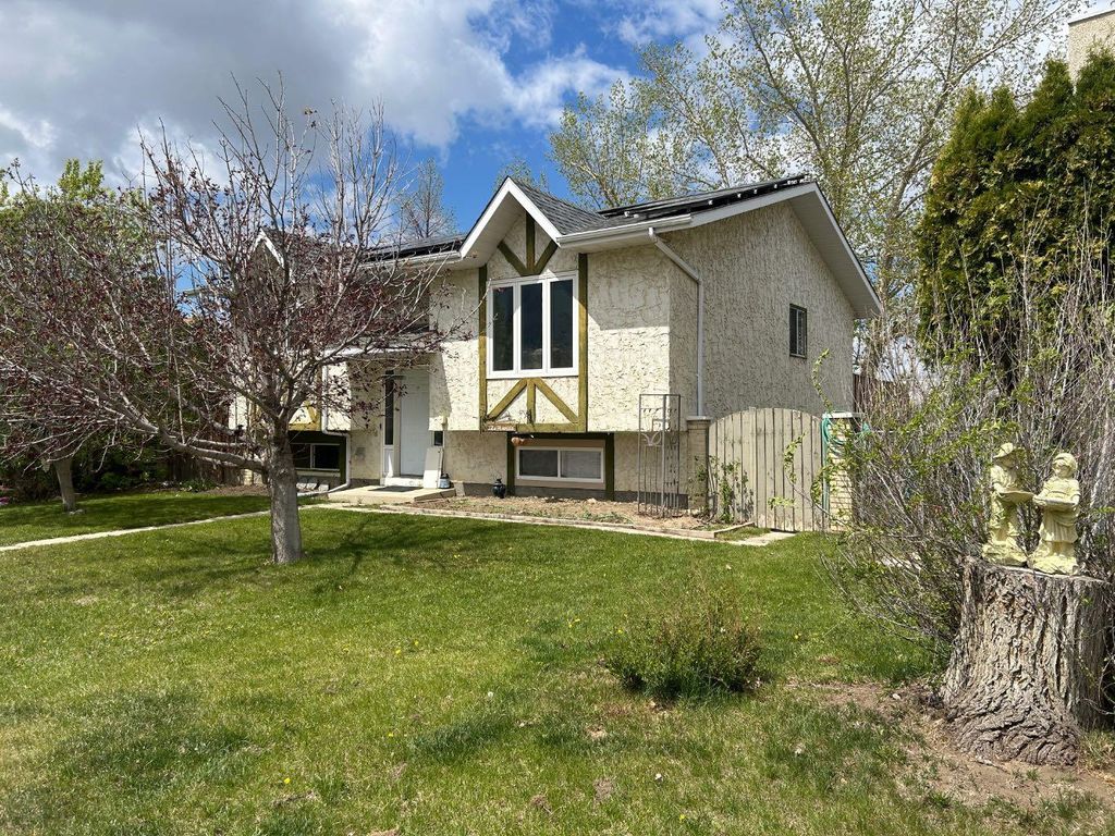 Photo of 44 Wildrose Crescent W, Brooks, AB T1R 0A4 (MLS # A2283220)