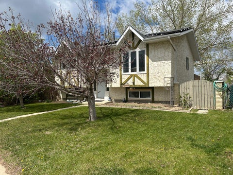 Photo of 44 Wildrose Crescent W, Brooks, AB T1R 0A4 (MLS # A2283220)