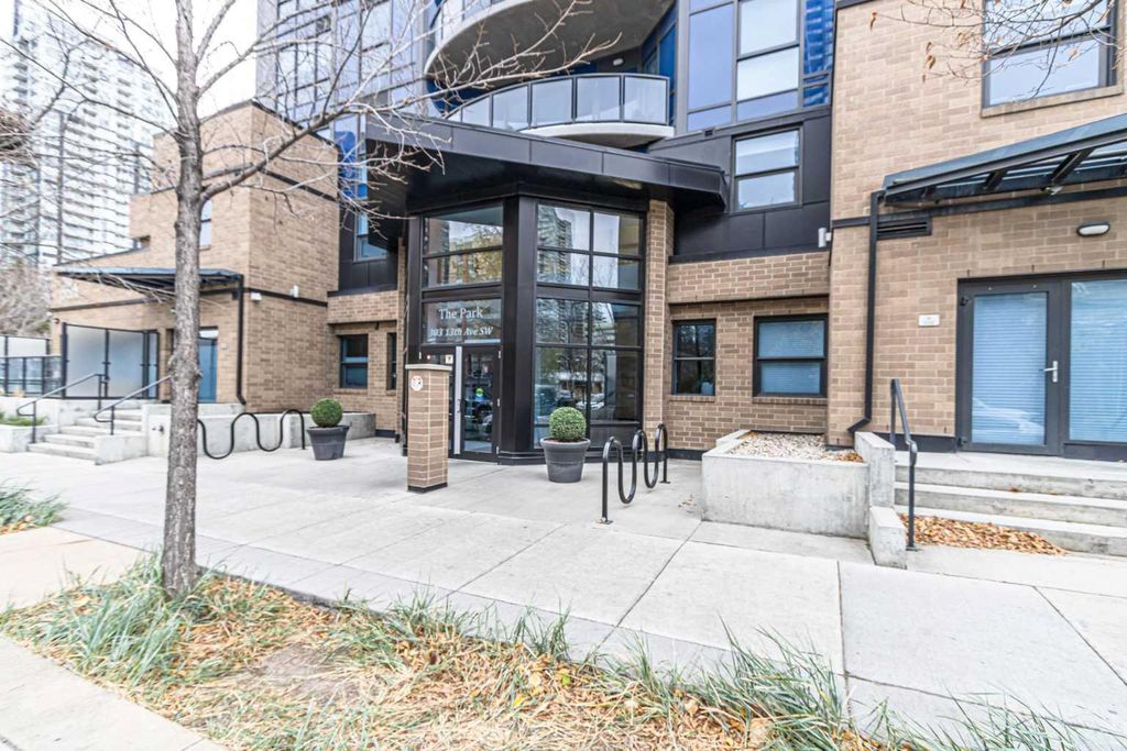 Photo of 303 13 Avenue SW #1002, Calgary, AB T2R 0Y9 (MLS # A2282518)