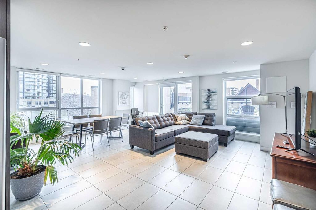 Photo of 303 13 Avenue SW #1002, Calgary, AB T2R 0Y9 (MLS # A2282518)