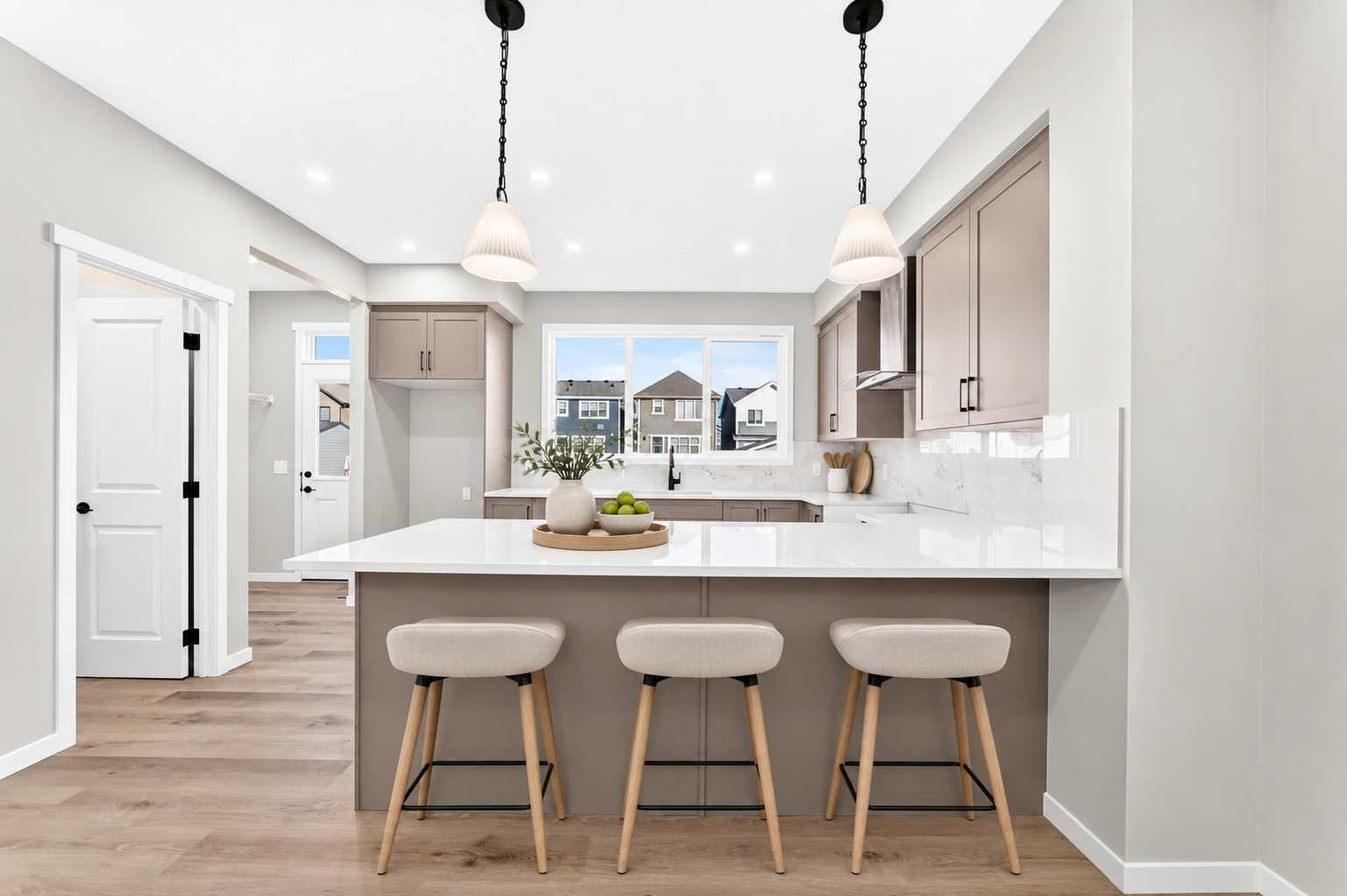 72 Mercado Road SE