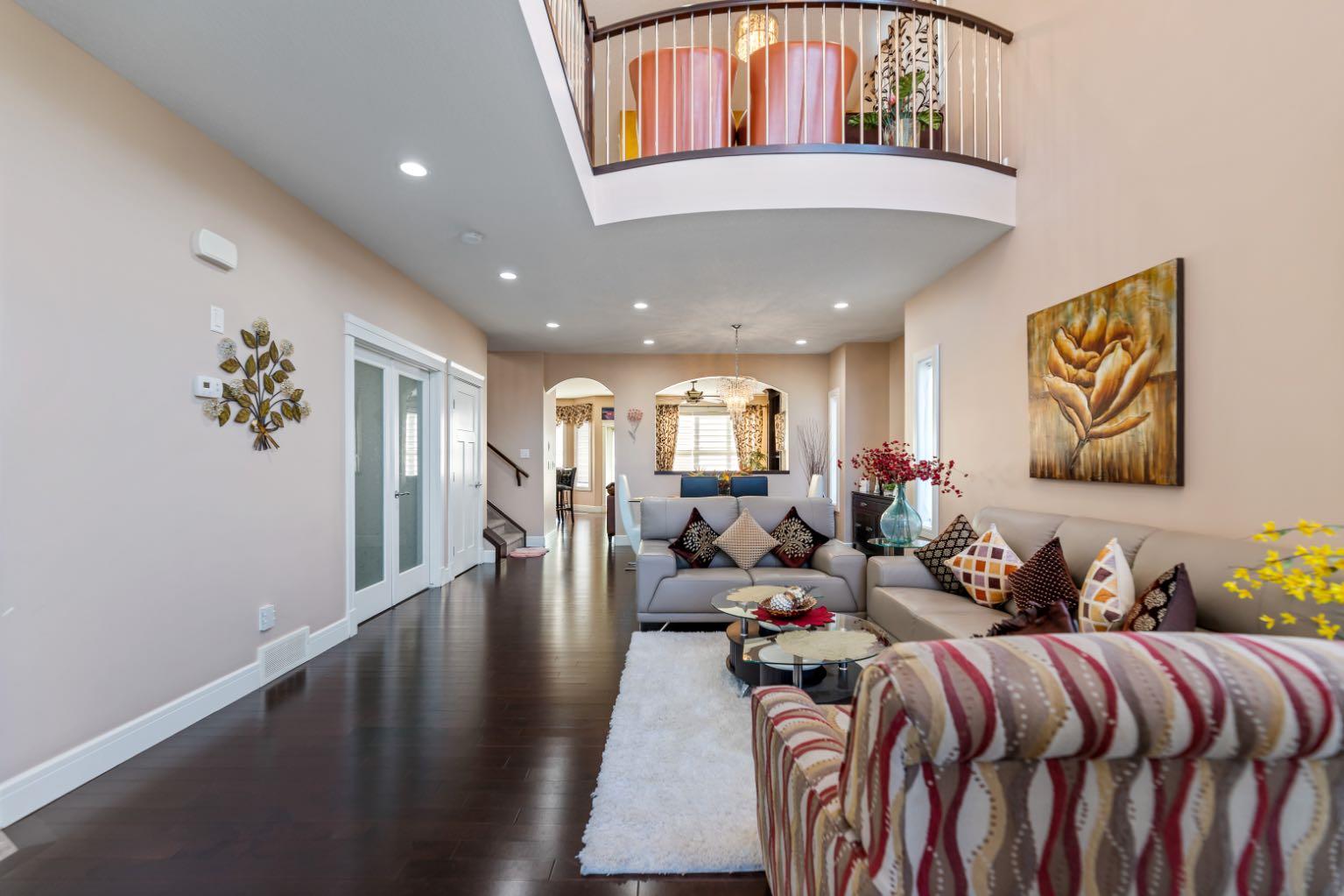 19 SADDLELAKE View NE