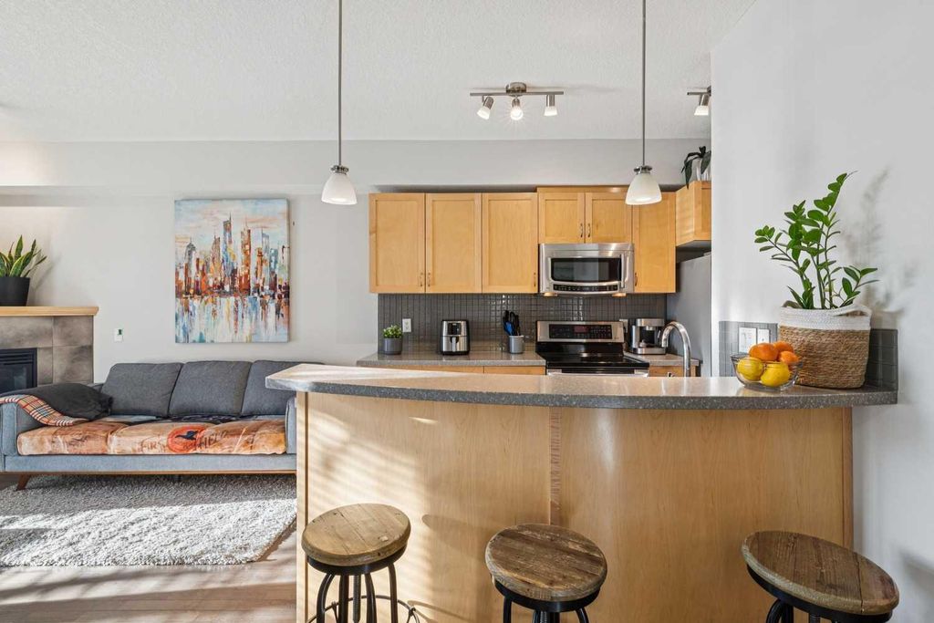 Photo of 2 Hemlock Crescent SW #214, Calgary, AB T3C 2Z1 (MLS # A2288502)