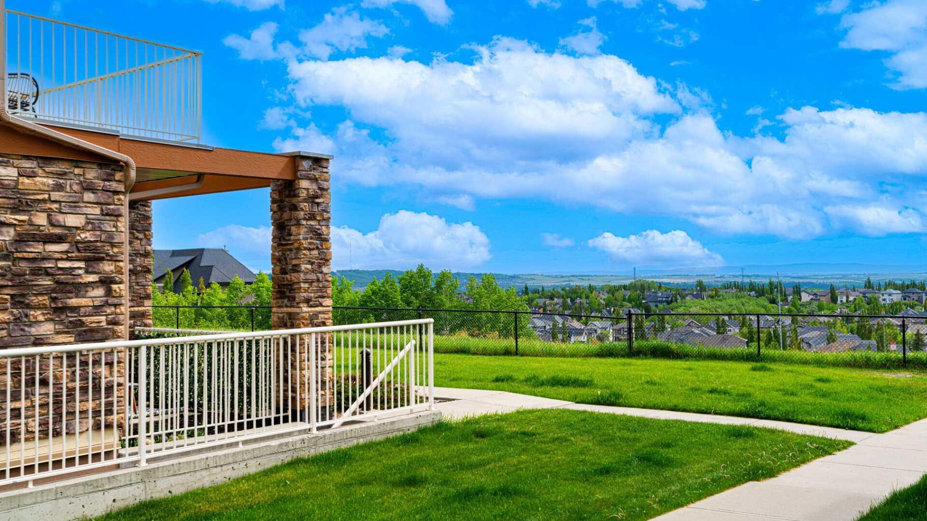 169 Rockyledge View NW 1