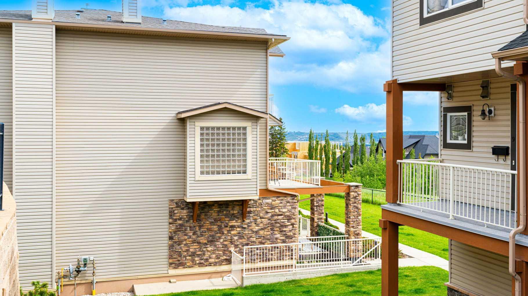 169 Rockyledge View NW 1