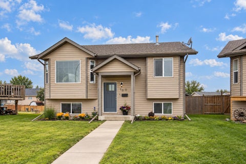 Photo of 10 Hansen Close, Sylvan Lake, AB T4S 2P1 (MLS # A2330752)