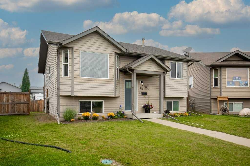 Photo of 10 Hansen Close, Sylvan Lake, AB T4S 2P1 (MLS # A2330752)