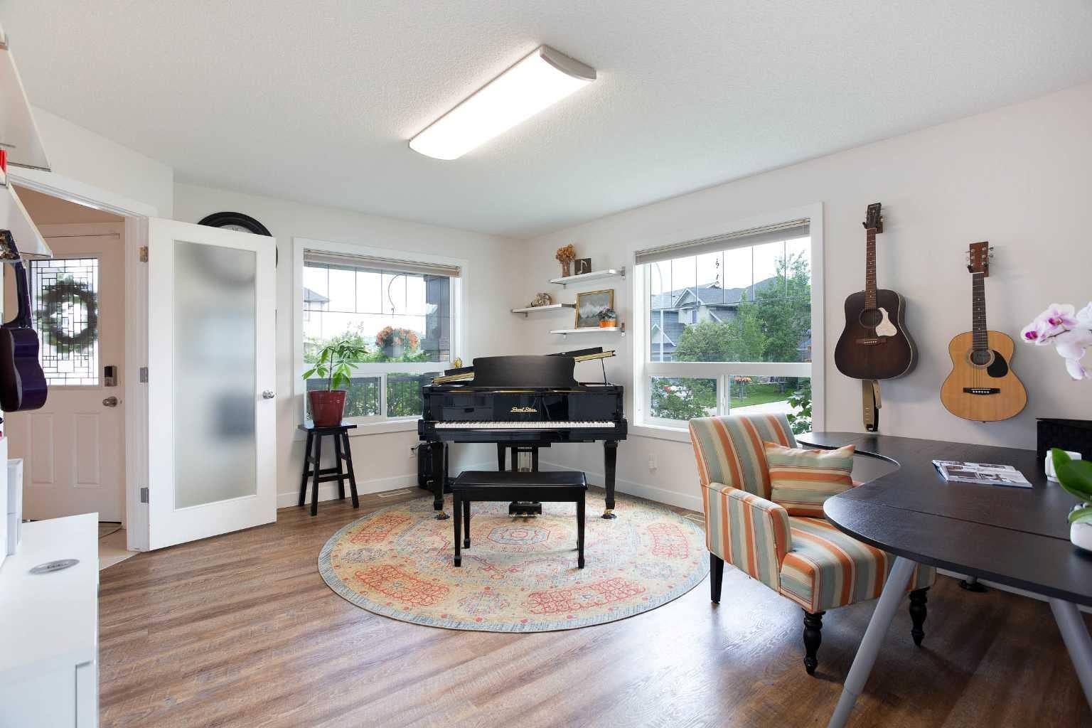 2 Kingston View SE