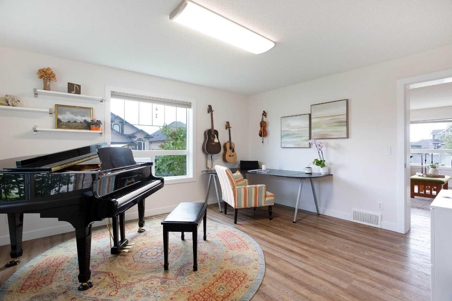 2 Kingston View SE